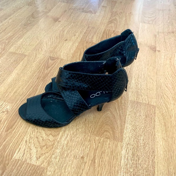 Also sandals with 3 inch heels - Picture 3 of 4